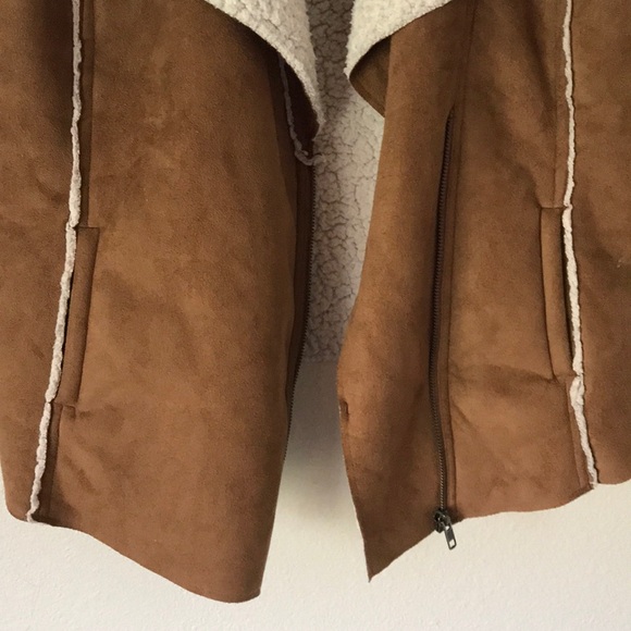 Fleecey Zippered Brown Vest, with Pockets! - Picture 6 of 6